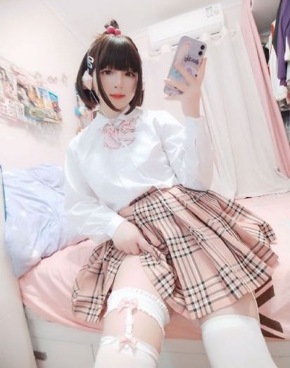 两个小婕子和我做受h_剧情片在线观看高清