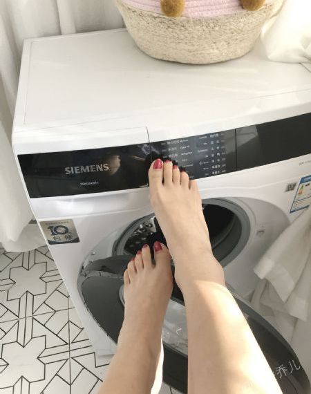 喜欢大家伙的楼上女孩_BD国语电影完整版在线观看