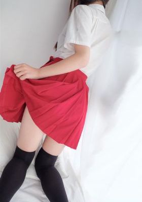 一边亲胸一边摸进内裤里_剧情片免费在线观看